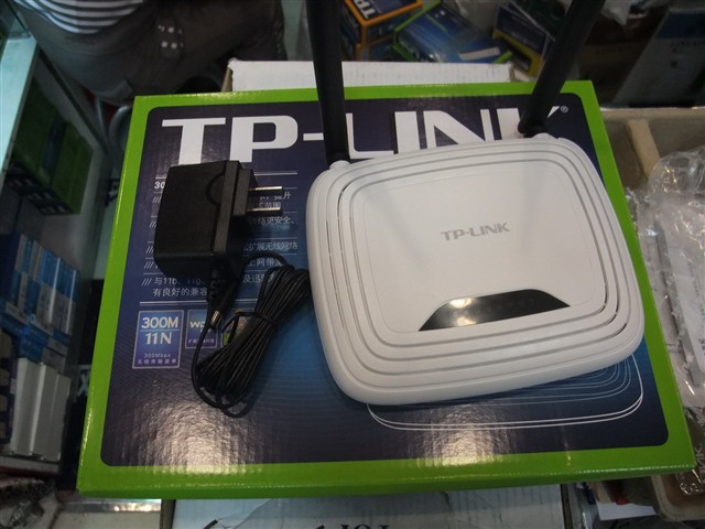 TP-LINK TL-WR840N无线路由器产品图解析 入门级家用网络设备实拍